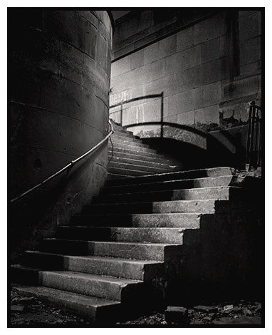 steps below battersea bridge